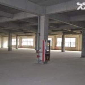 大型土建干仓层高8米配备专业货梯和月台火热招租