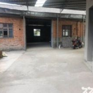 本人有小厂房出租，另加楼房三间大房间可住宿办公！有意详谈！