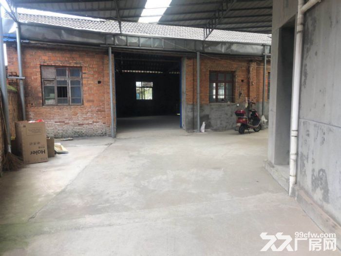 本人有小厂房出租，另加楼房三间大房间可住宿办公！有意详谈！