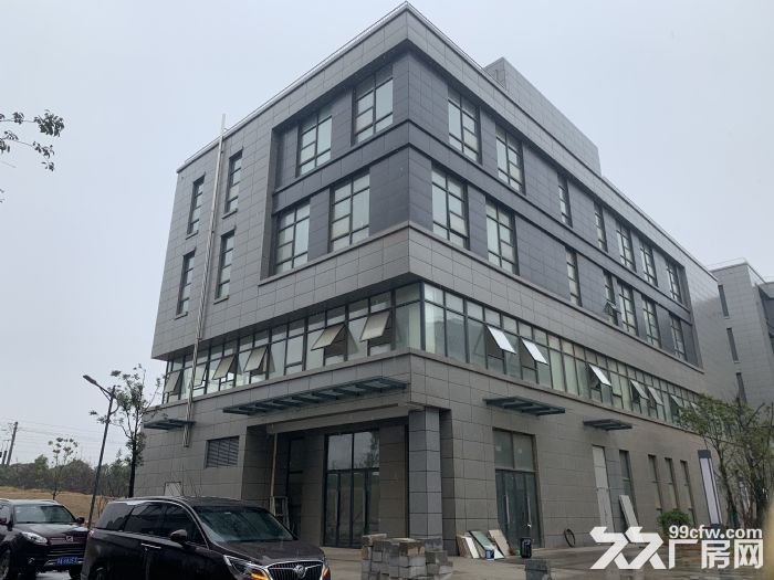 位于地铁四号线旁4层独栋厂房，1−2楼出租或合作，3−4楼自用。